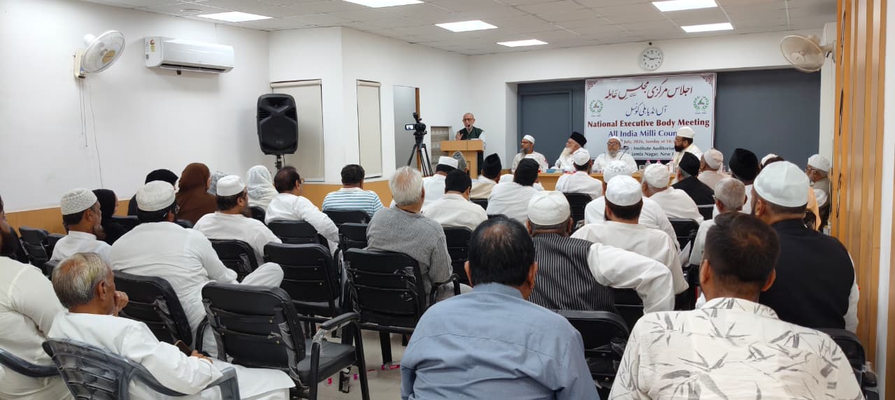 اجلاس میں شریک اراکین